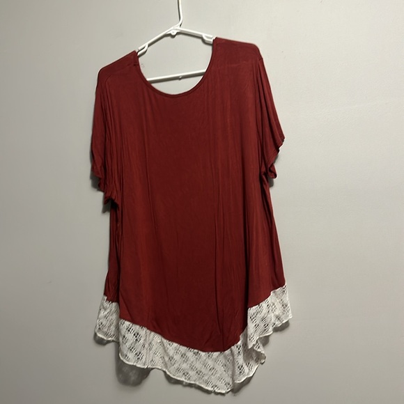 Discreet rust colored top with lace trim 3X - Picture 3 of 3